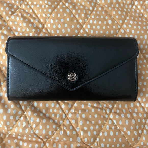 Michael Kors jet set large travel envelope wallet